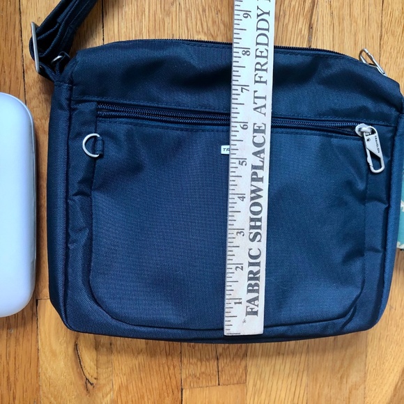 Travelon Anti-Theft Small Crossbody Purse - Picture 12 of 16
